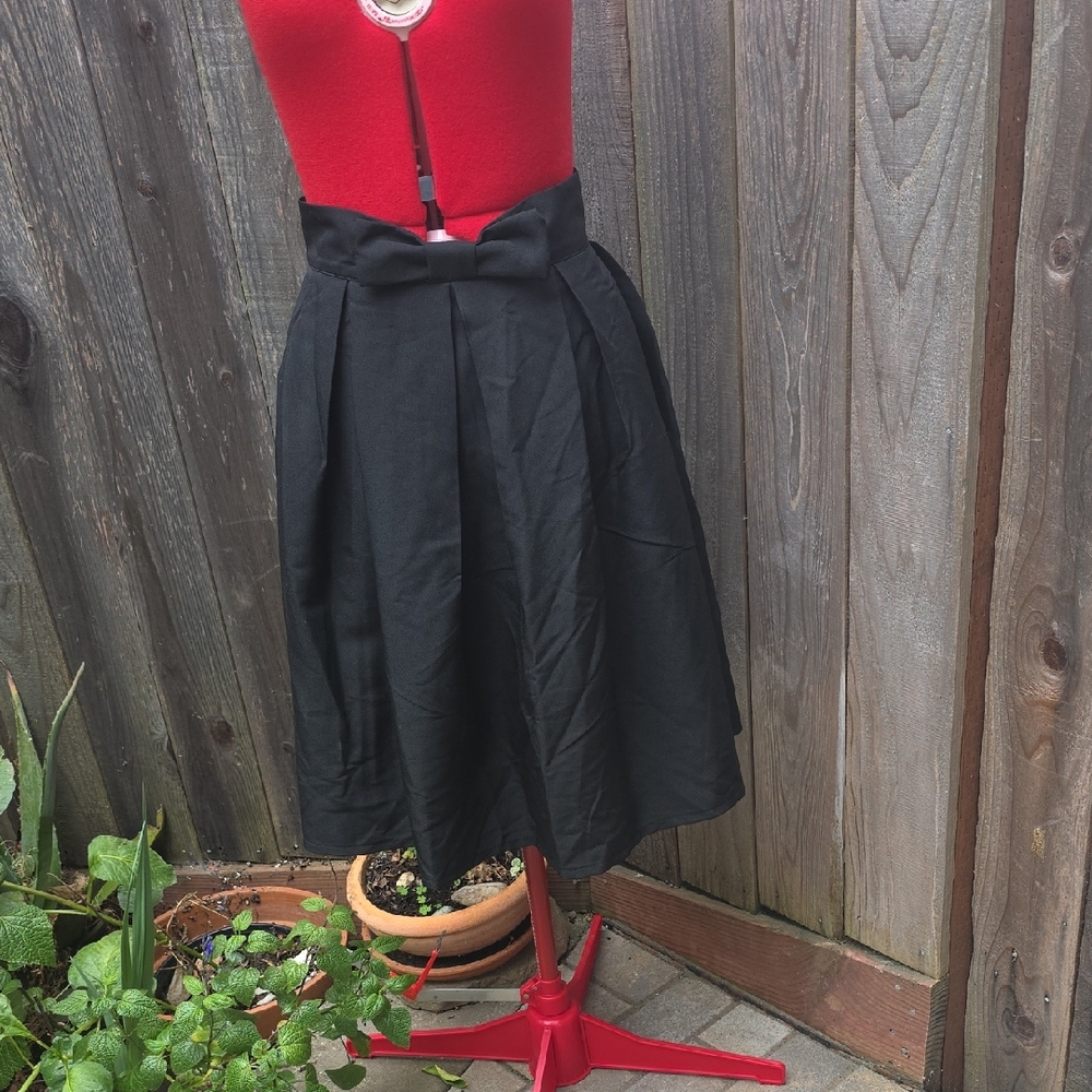 Chic Black A-Line Skirt with Bow Detail